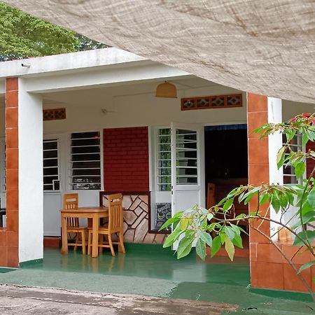 Colibri Taverne & Guest House Гісеньї Екстер'єр фото
