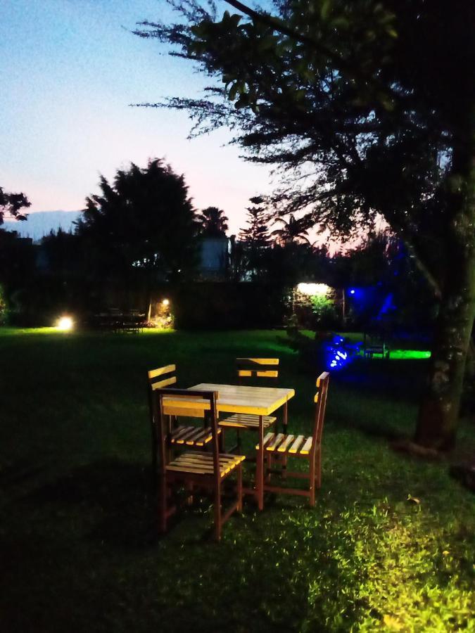 Colibri Taverne & Guest House Гісеньї Екстер'єр фото