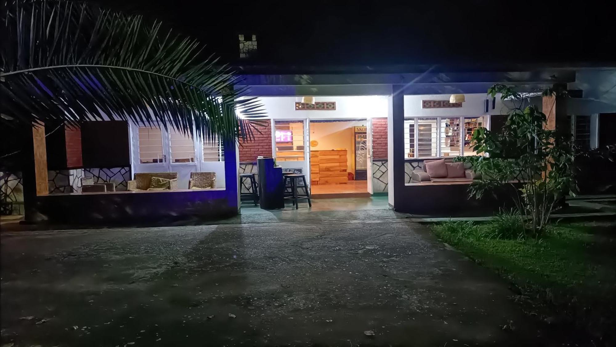 Colibri Taverne & Guest House Гісеньї Екстер'єр фото